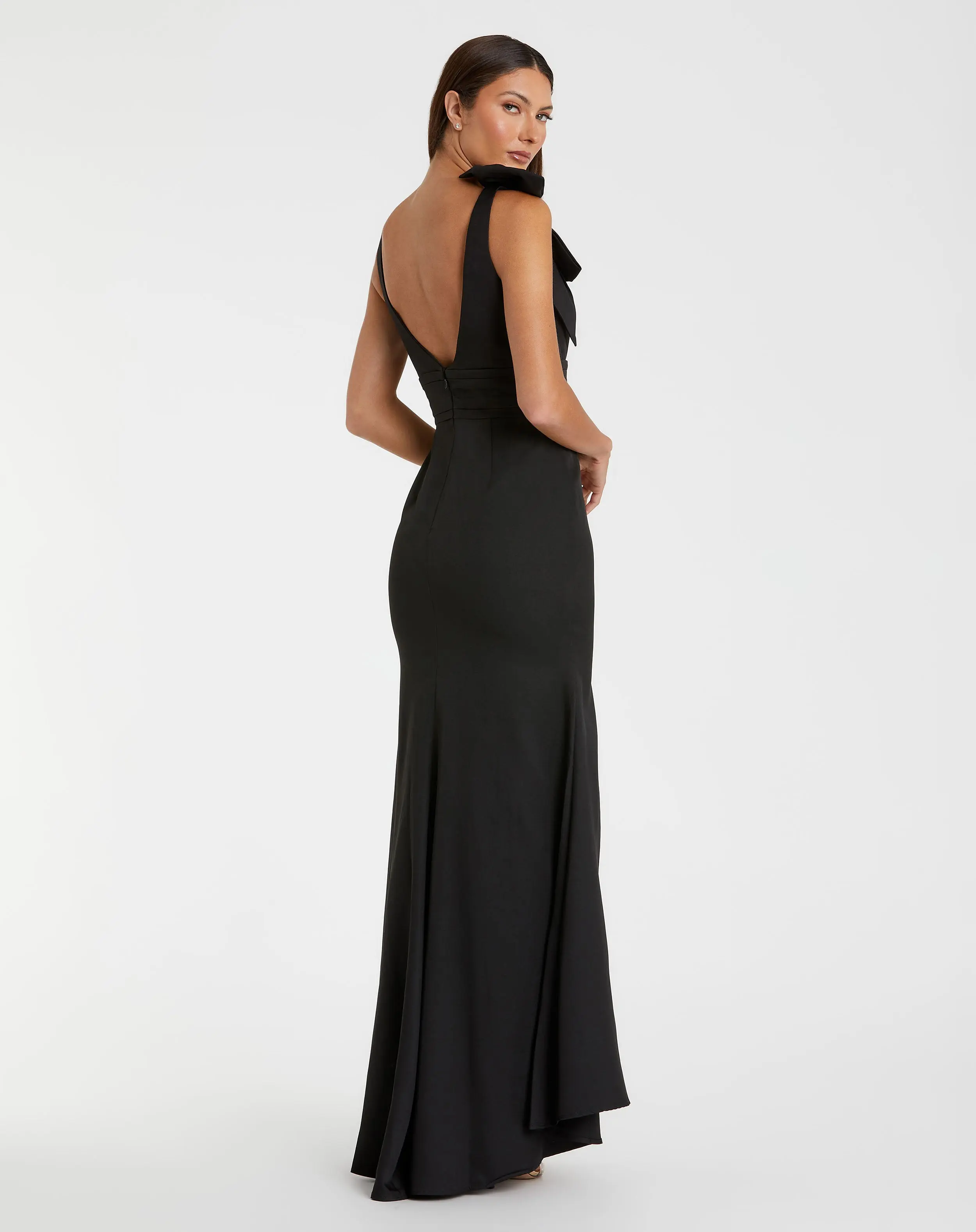 Black Sleeveless V Neck Bow Detail Mermaid Gown - Image 3