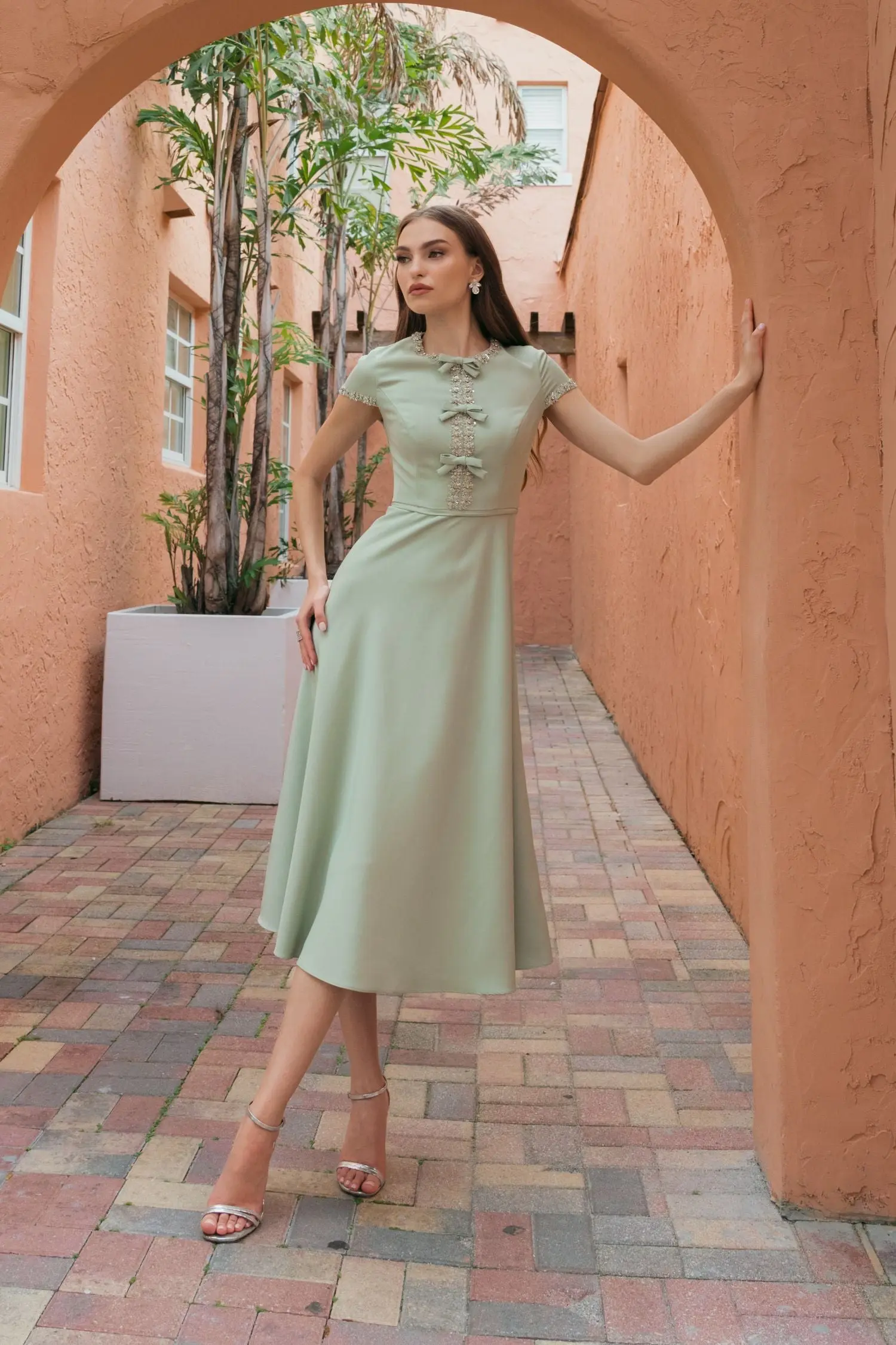 Green Embellished Crepe Cap Sleeve Midi Dress - Image 4
