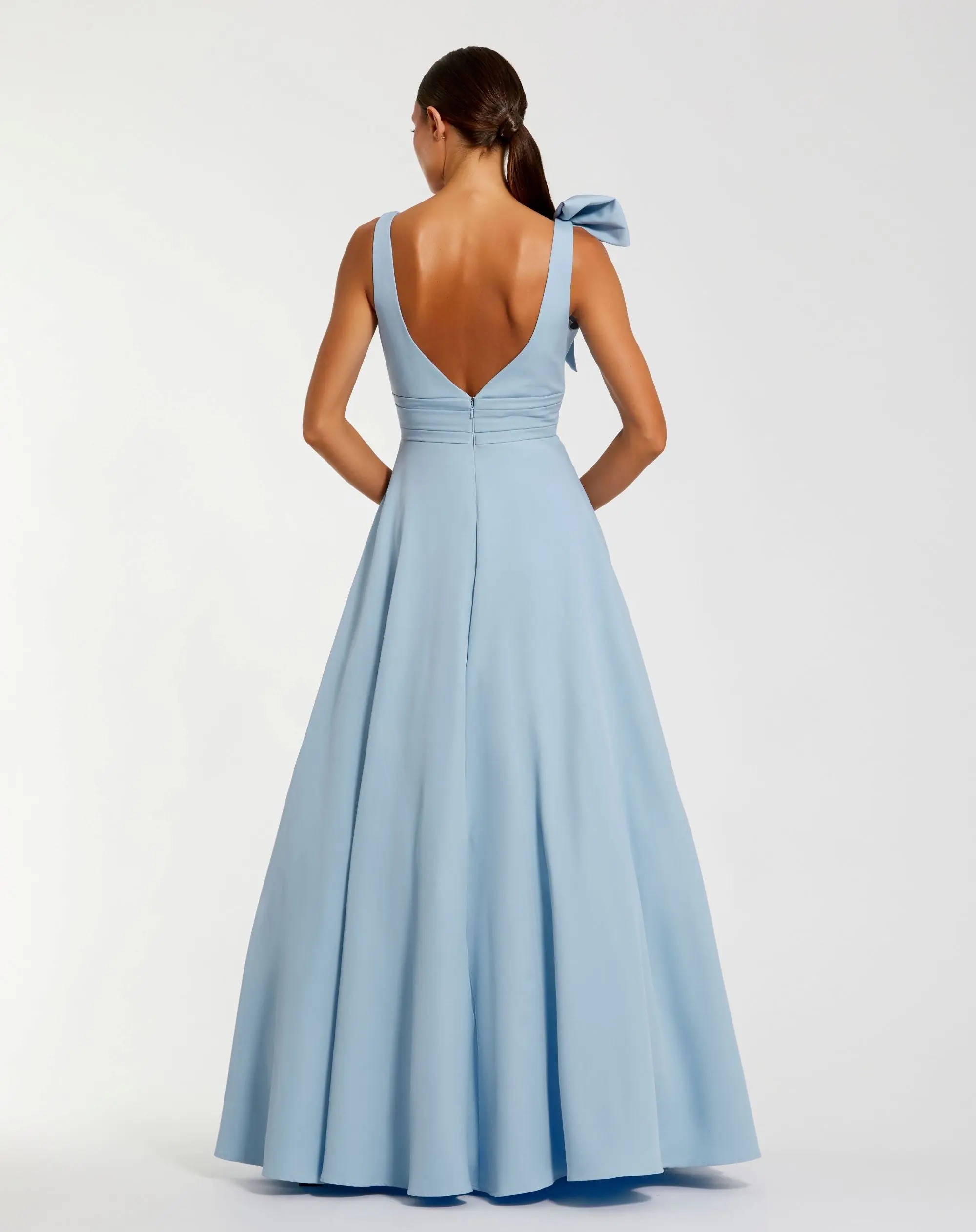 Petite Light Blue Sleeveless Plunge Neck Ball Gown With Bow Detail - Image 3