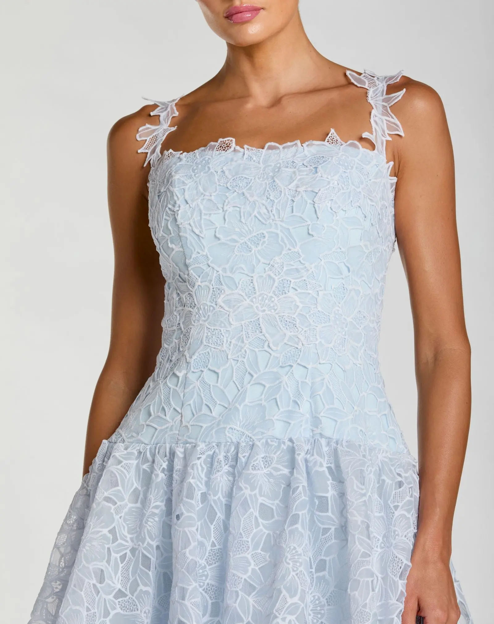 Petite Blue Sleeveless Embroidered Lace Tiered Midi Dress - Image 2